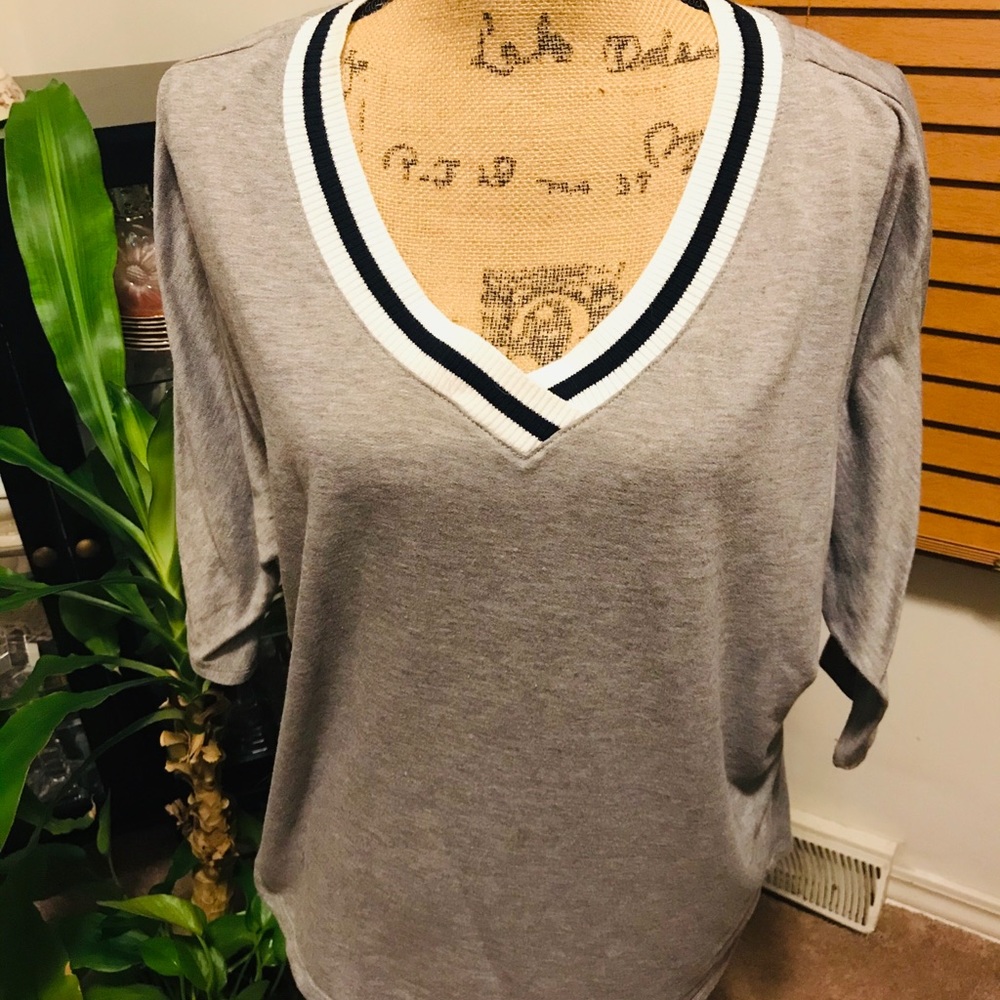 SOLD 3/$20🌸 Femme top